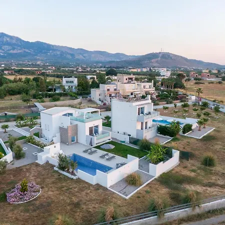 Xenos 3 - Luxury With Private Pool Near The Sea. 4*