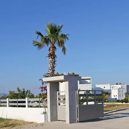 Hotel Xenos 3 - Luxury With Private Pool Near The Sea. Tigaki